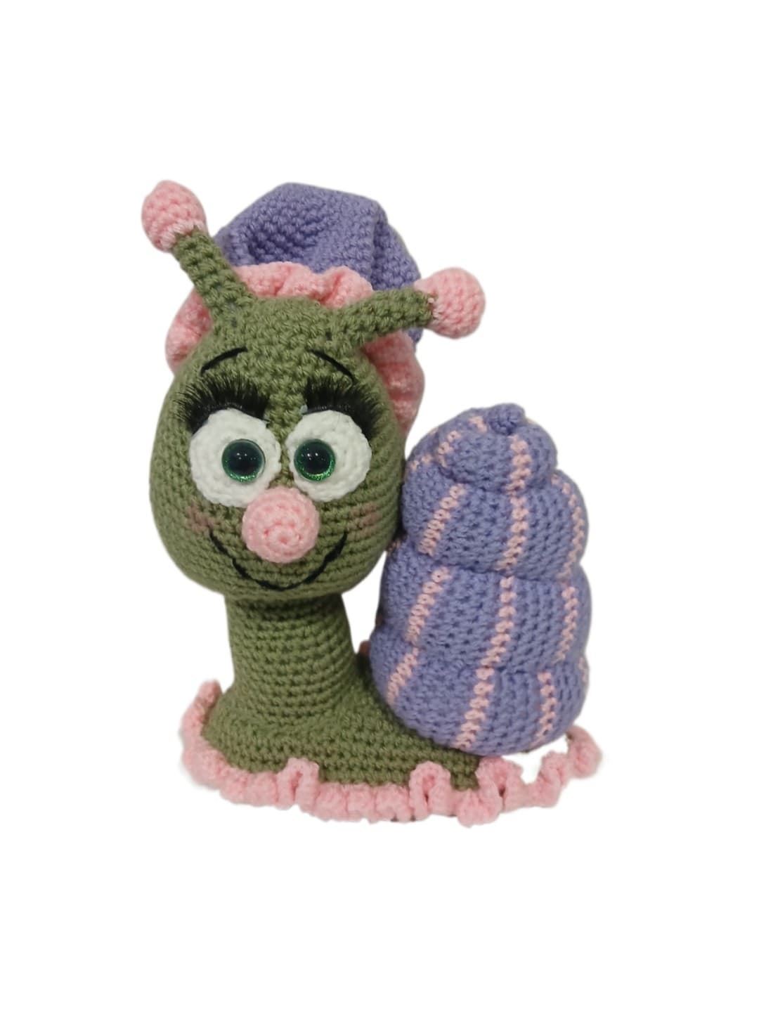 Peluche caracol con gorro hecho a mano a ganchillo (amigurumi). - Imagen 1
