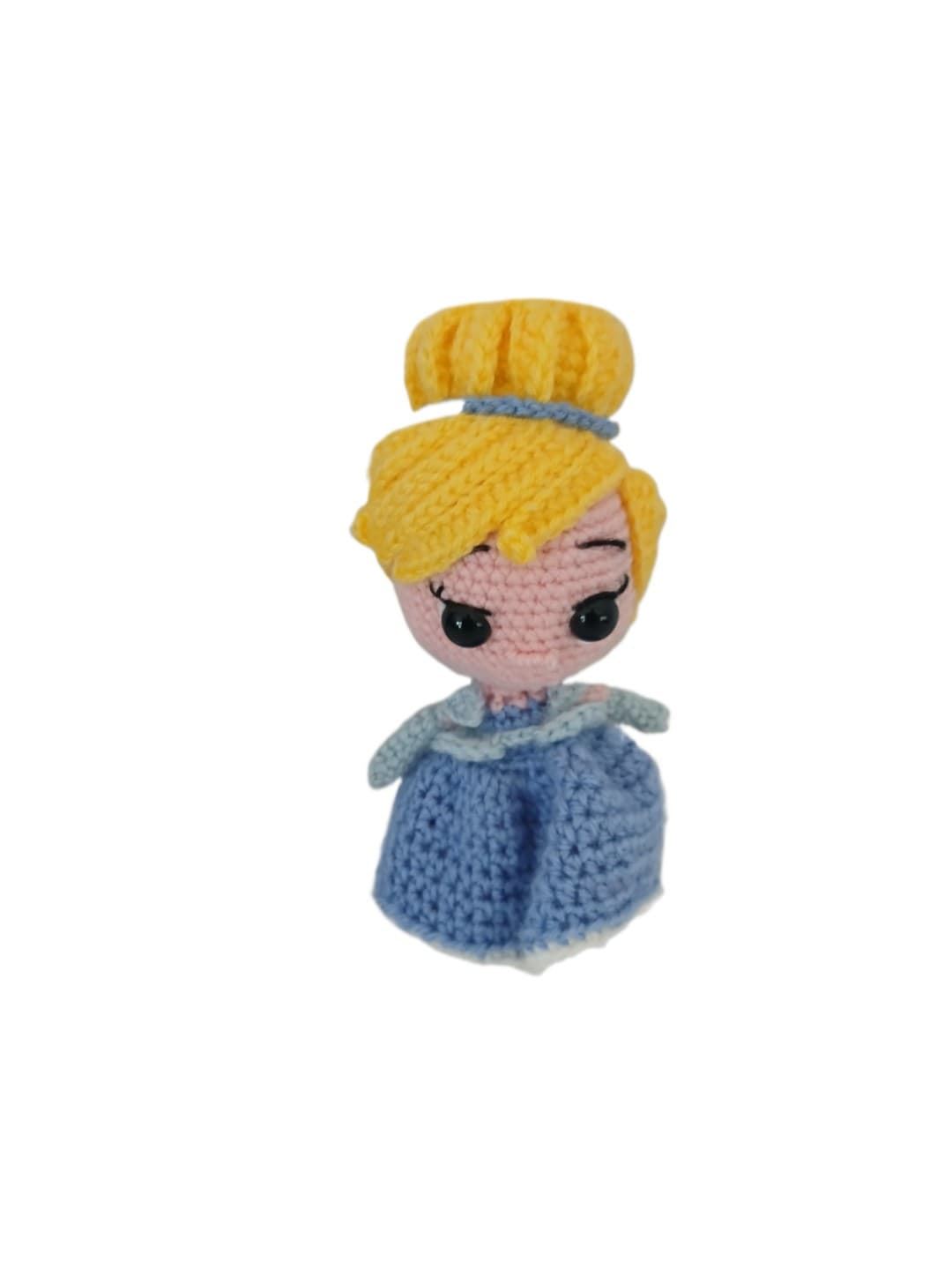 Peluche cenicienta princesa hecha a mano a ganchillo (amigurumi). - Imagen 1
