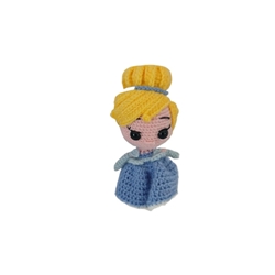 Peluche cenicienta princesa hecha a mano a ganchillo (amigurumi). - Imagen 1
