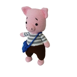 Peluche cerdo con pantalón hecho a mano a ganchillo (amigurumi). - Imagen 2