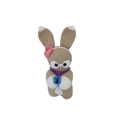 Peluche conejo con jersey lila hecho a mano a ganchillo (amigurumi). - Imagen 1