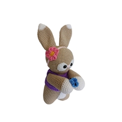 Peluche conejo con jersey lila hecho a mano a ganchillo (amigurumi). - Imagen 2