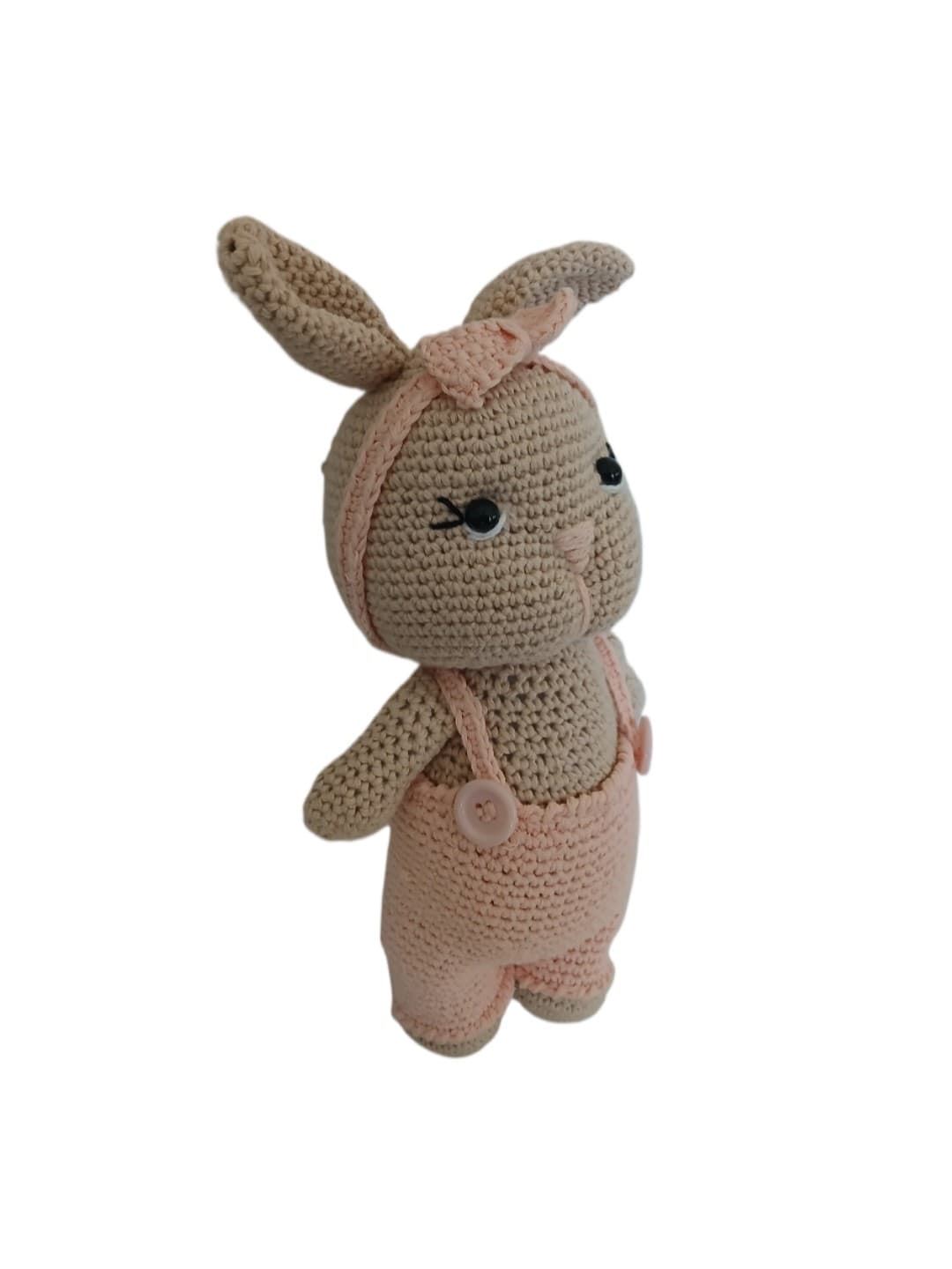 Peluche conejo con pantalon rosa hecha a mano a ganchillo (amigurumi). - Imagen 2