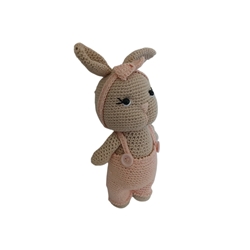 Peluche conejo con pantalon rosa hecha a mano a ganchillo (amigurumi). - Imagen 2
