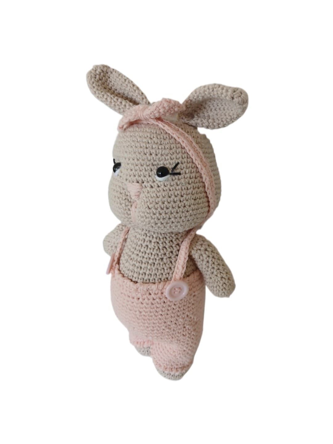 Peluche conejo con pantalon rosa hecha a mano a ganchillo (amigurumi). - Imagen 3