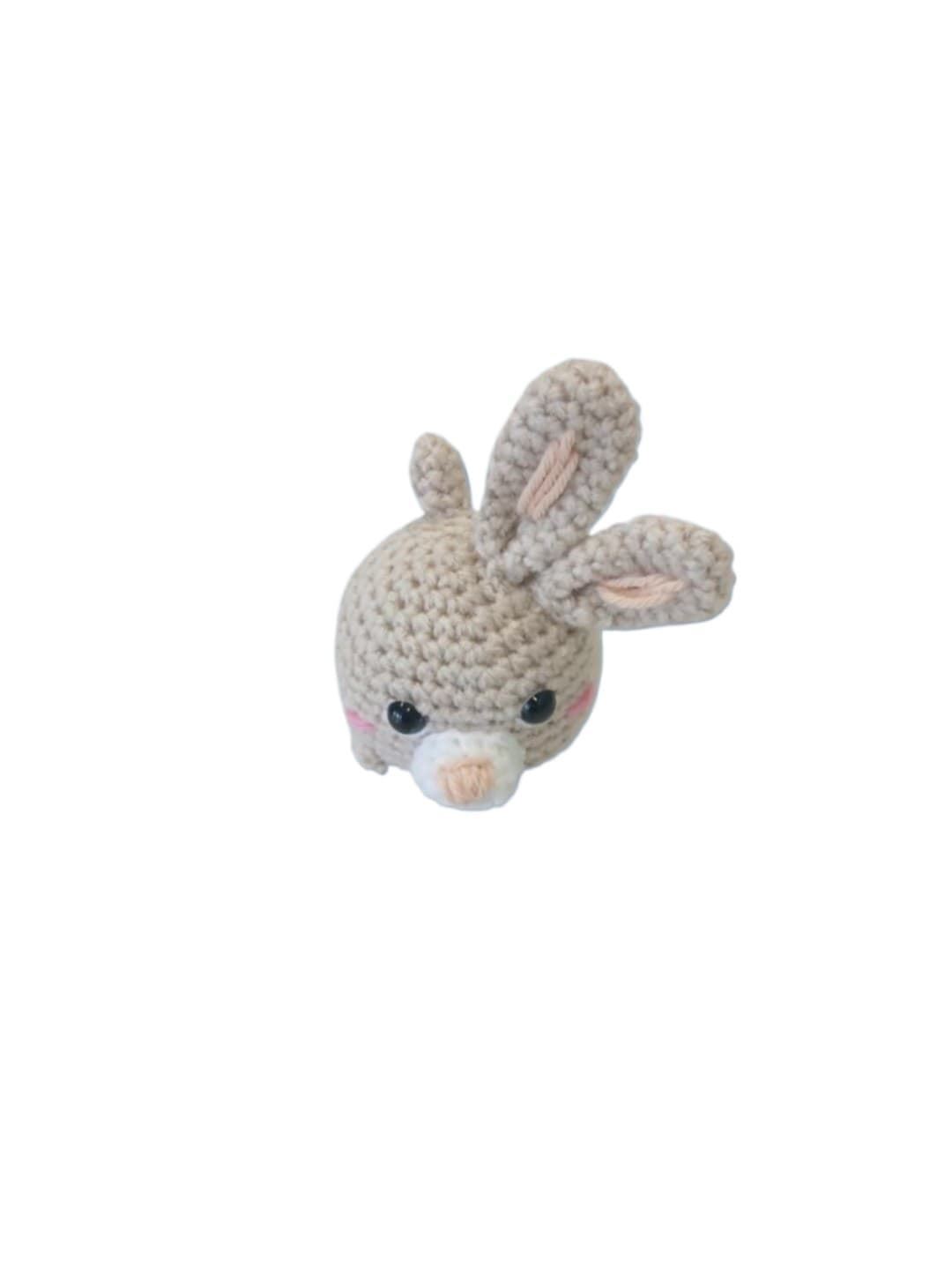 Peluche conejo mini hecho a mano a ganchillo (amigurumi). - Imagen 1