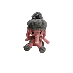 Peluche elefante rosa con bufanda y gorro hecho a mano a ganchillo (amigurumi). - Imagen 1