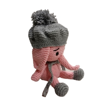 Peluche elefante rosa con bufanda y gorro hecho a mano a ganchillo (amigurumi). - Imagen 2