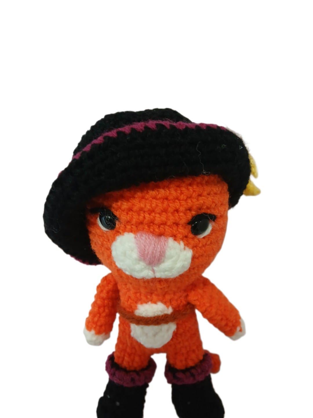 Peluche gato con botas de shrek hecho a mano a ganchillo (amigurumi). - Imagen 4