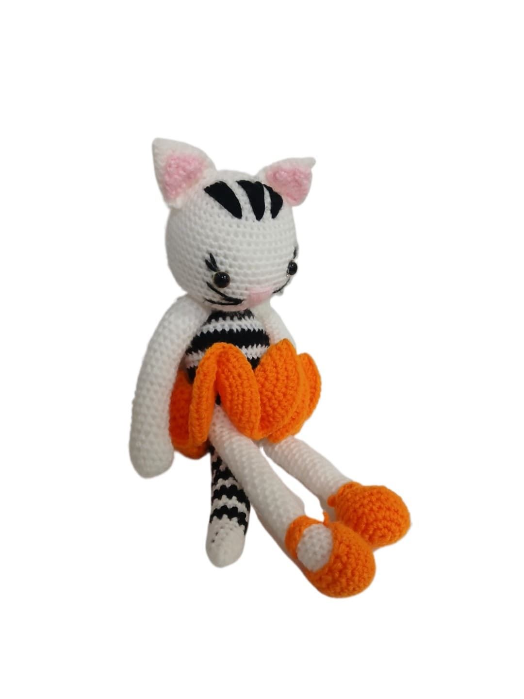 Peluche gato con vestido naranja hecho a mano a ganchillo (amigurumi). - Imagen 2