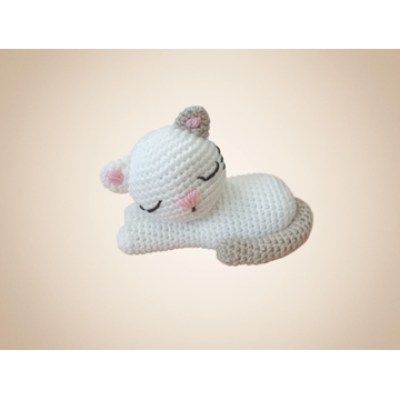 Peluche gato dormido cola beige hecho a mano a ganchillo (amigurumi). - Imagen 1