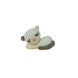 Peluche gato dormido cola gris hecho a mano a ganchillo (amigurumi). - Imagen 1