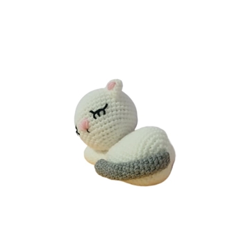 Peluche gato dormido cola gris hecho a mano a ganchillo (amigurumi). - Imagen 2