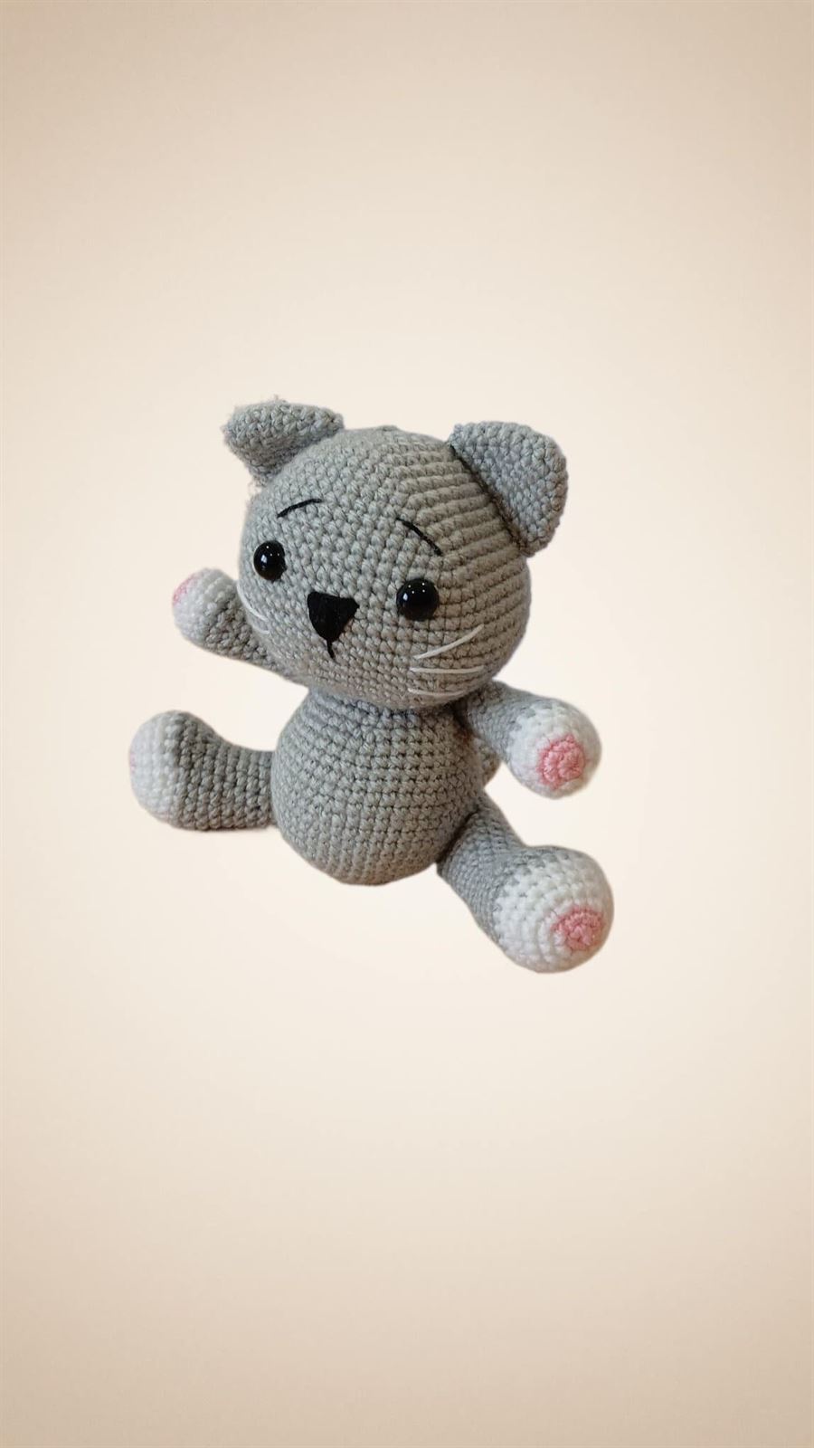 Peluche gato gris hecho a mano a ganchillo (amigurumi). - Imagen 2
