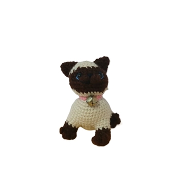 Peluche gato siames echo a mano a ganchillo (amigurumi). - Imagen 1