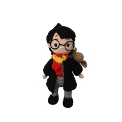 Peluche Harry potter hecho a mano a ganchillo (amigurumi). - Imagen 1