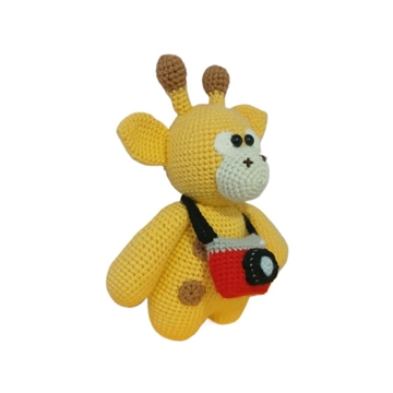 Peluche jirafa con cámara de fotos hecho a mano a ganchillo (amigurumi). - Imagen 2