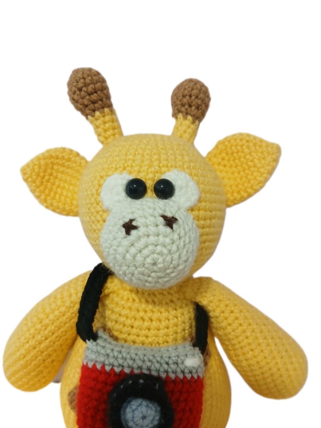 Peluche jirafa con cámara de fotos hecho a mano a ganchillo (amigurumi). - Imagen 4
