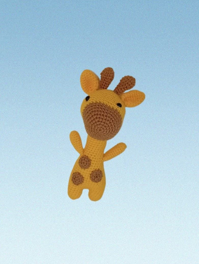Peluche jirafa hecho a mano a ganchillo (amigurumi). - Imagen 1
