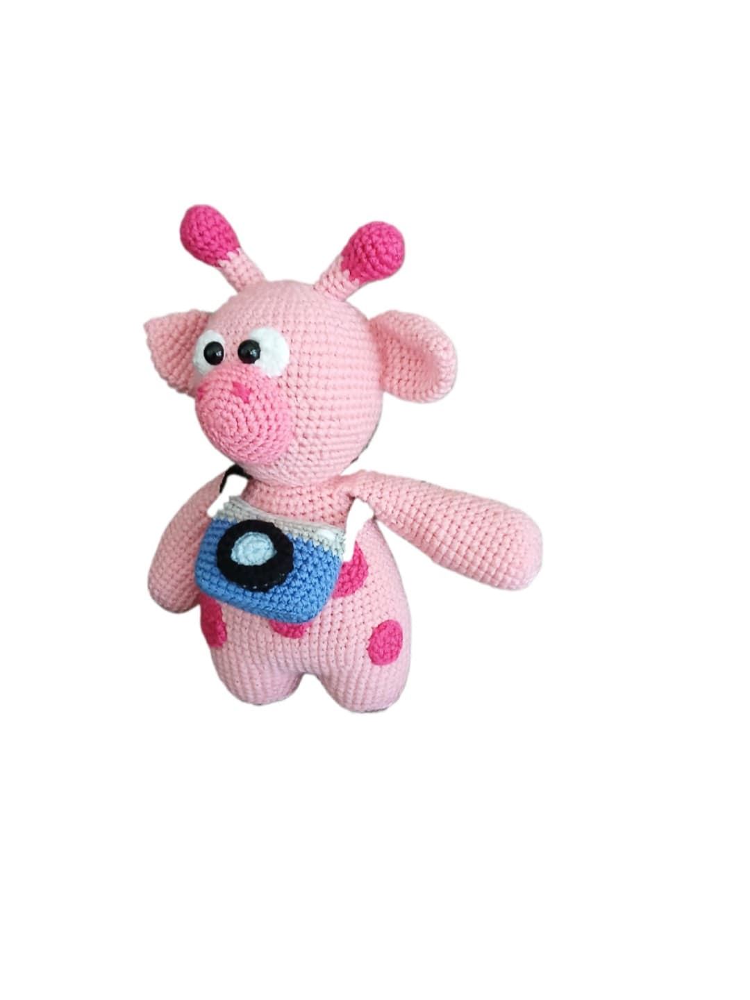 Peluche jirafa rosa con cámara de fotos hecho a mano a ganchillo (amigurumi). - Imagen 2