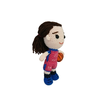 Peluche jugadora baloncesto personalizada hecha a mano a ganchillo (amigurumi). - Imagen 2