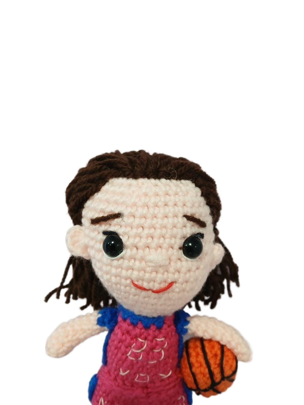 Peluche jugadora baloncesto personalizada hecha a mano a ganchillo (amigurumi). - Imagen 5