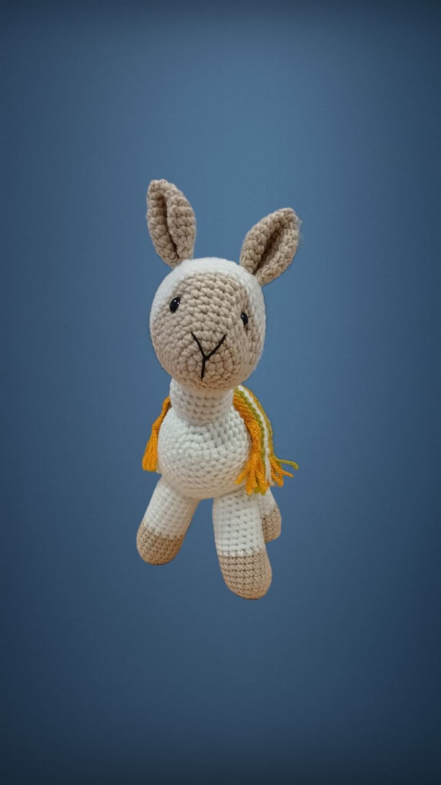 Peluche llama hecha a mano a ganchillo (amigurumi). - Imagen 1