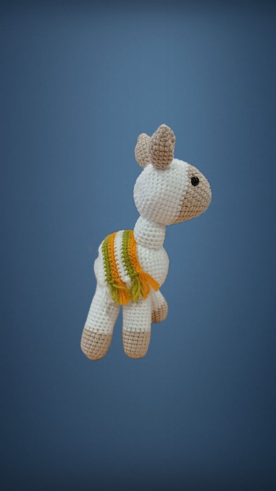 Peluche llama hecha a mano a ganchillo (amigurumi). - Imagen 2