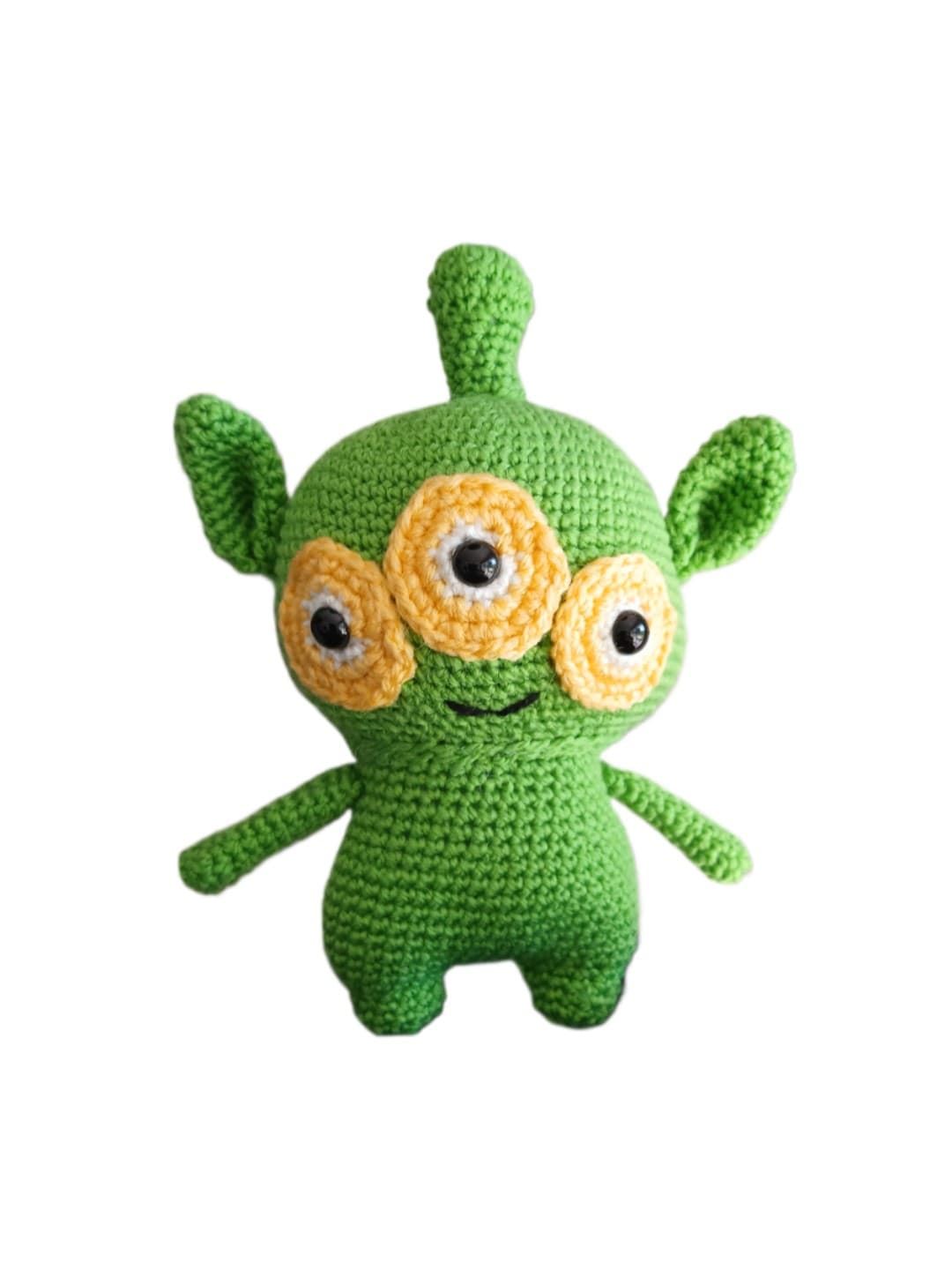 Peluche marciano hecho a mano a ganchillo (amigurumi) - Imagen 1