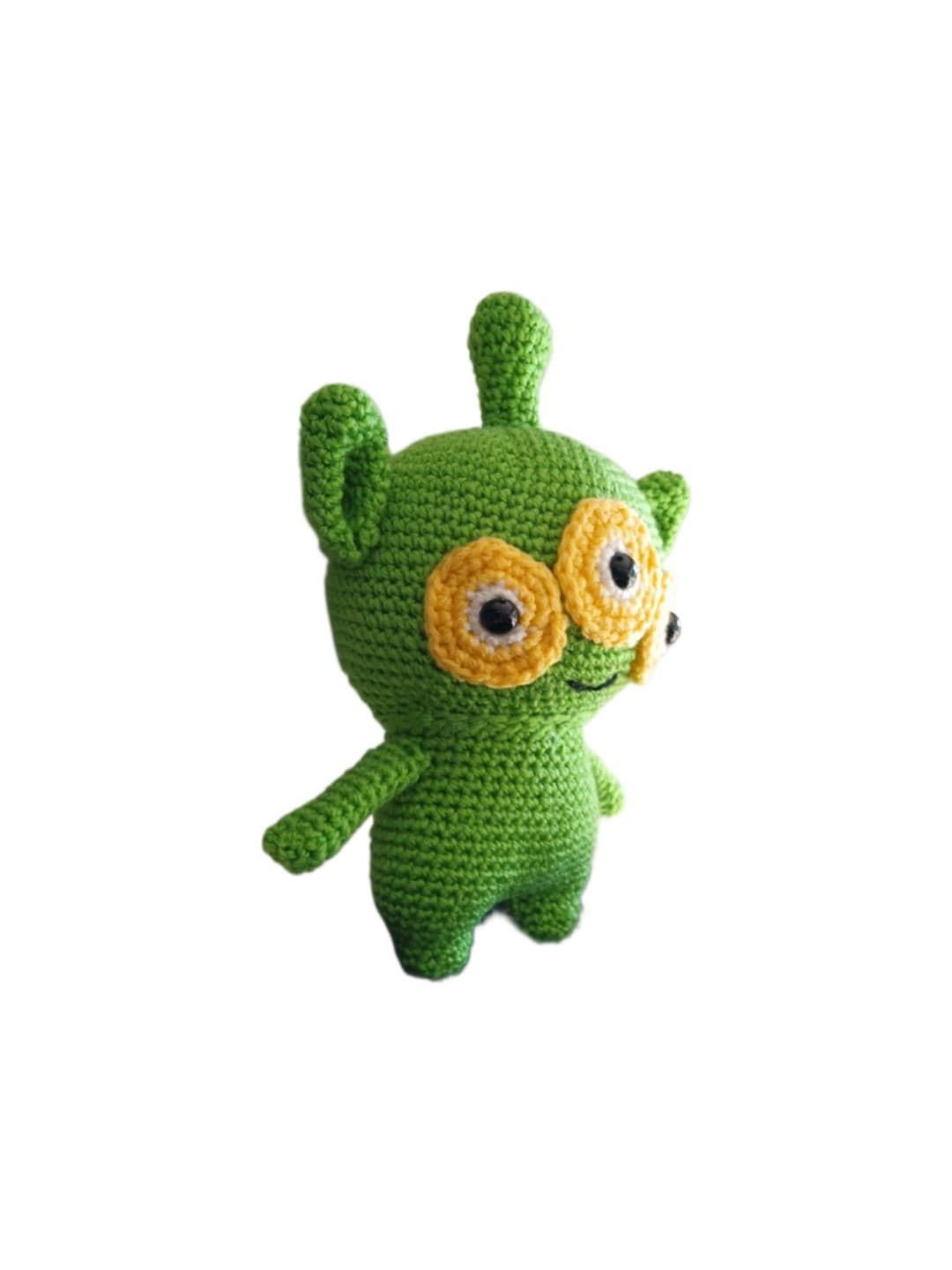 Peluche marciano hecho a mano a ganchillo (amigurumi) - Imagen 2
