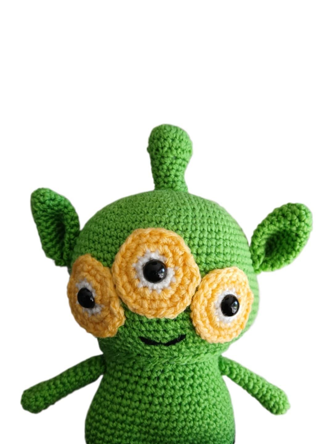 Peluche marciano hecho a mano a ganchillo (amigurumi) - Imagen 4