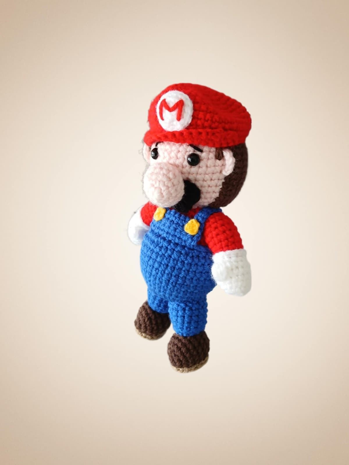 Peluche mario bross hecho a mano a ganchillo (amigurumi). - Imagen 3