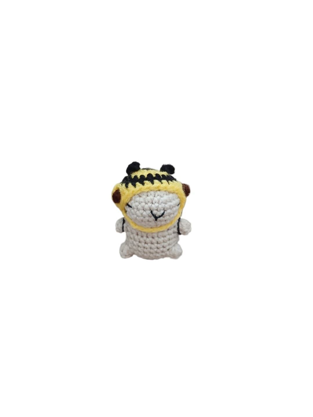 Peluche mini capibara abeja hecho a mano a ganchillo (amigurumi). - Imagen 1