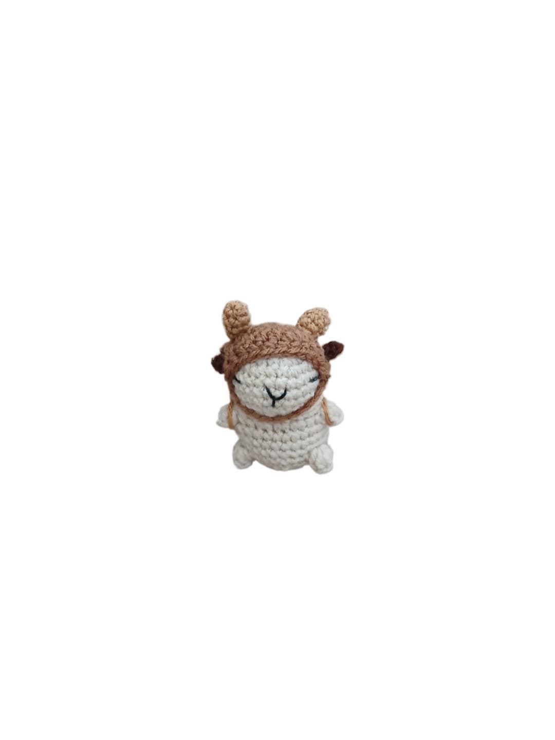 Peluche mini capibara conejo hecho a mano a ganchillo (amigurumi). - Imagen 1