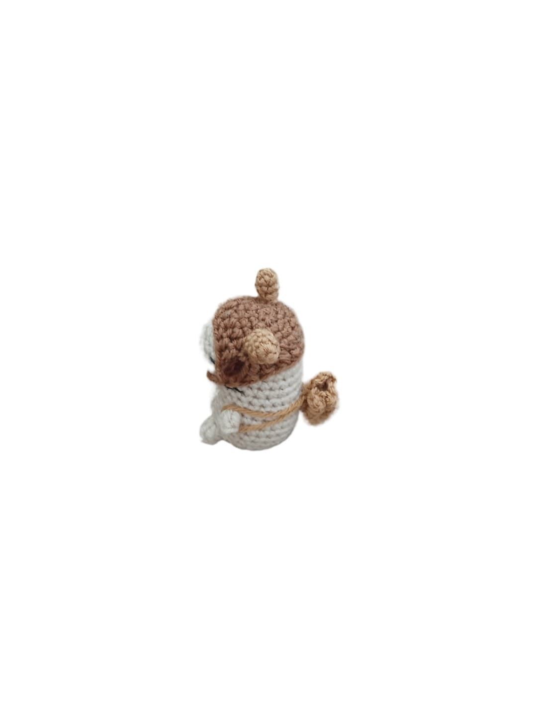 Peluche mini capibara conejo hecho a mano a ganchillo (amigurumi). - Imagen 2