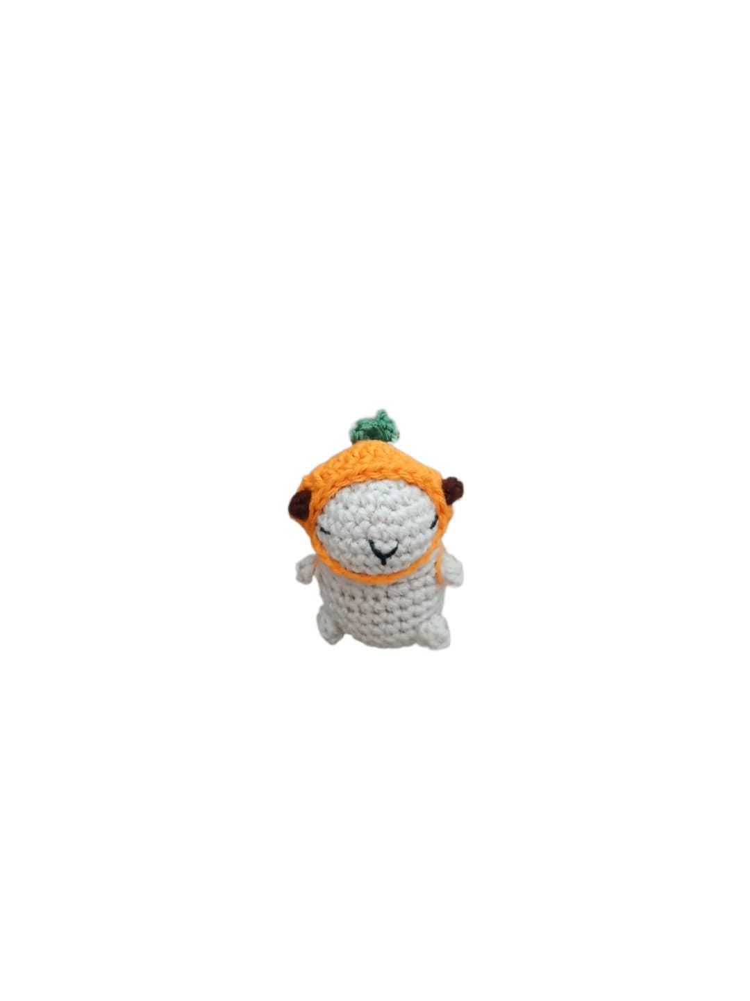 Peluche mini capibara zanahoria hecho a mano a ganchillo (amigurumi). - Imagen 1