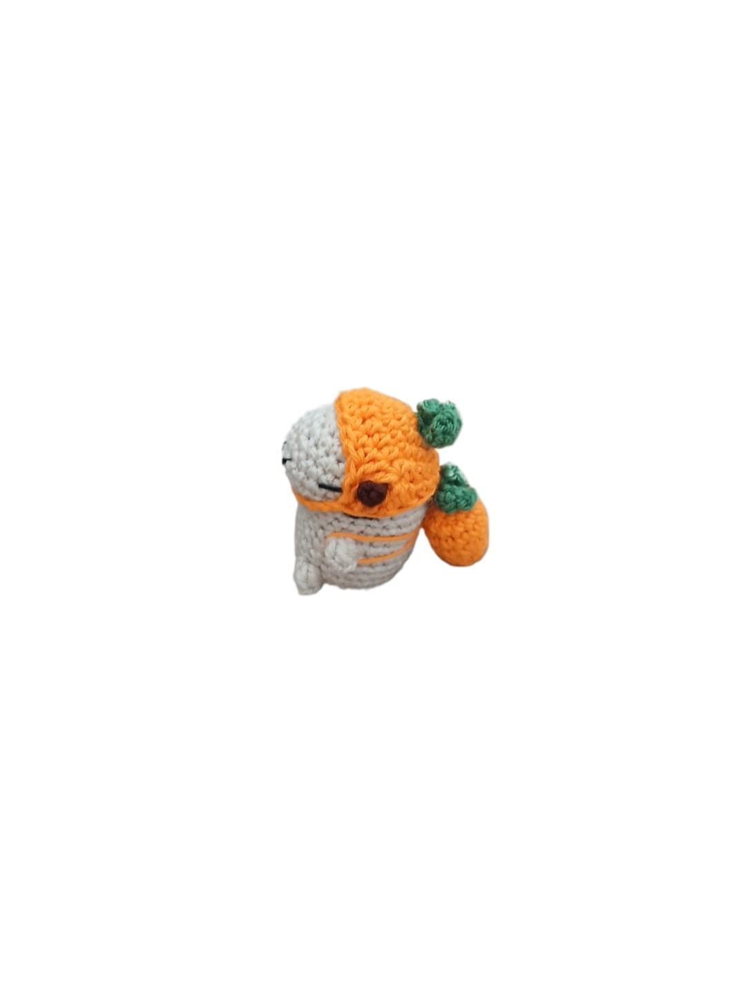 Peluche mini capibara zanahoria hecho a mano a ganchillo (amigurumi). - Imagen 2