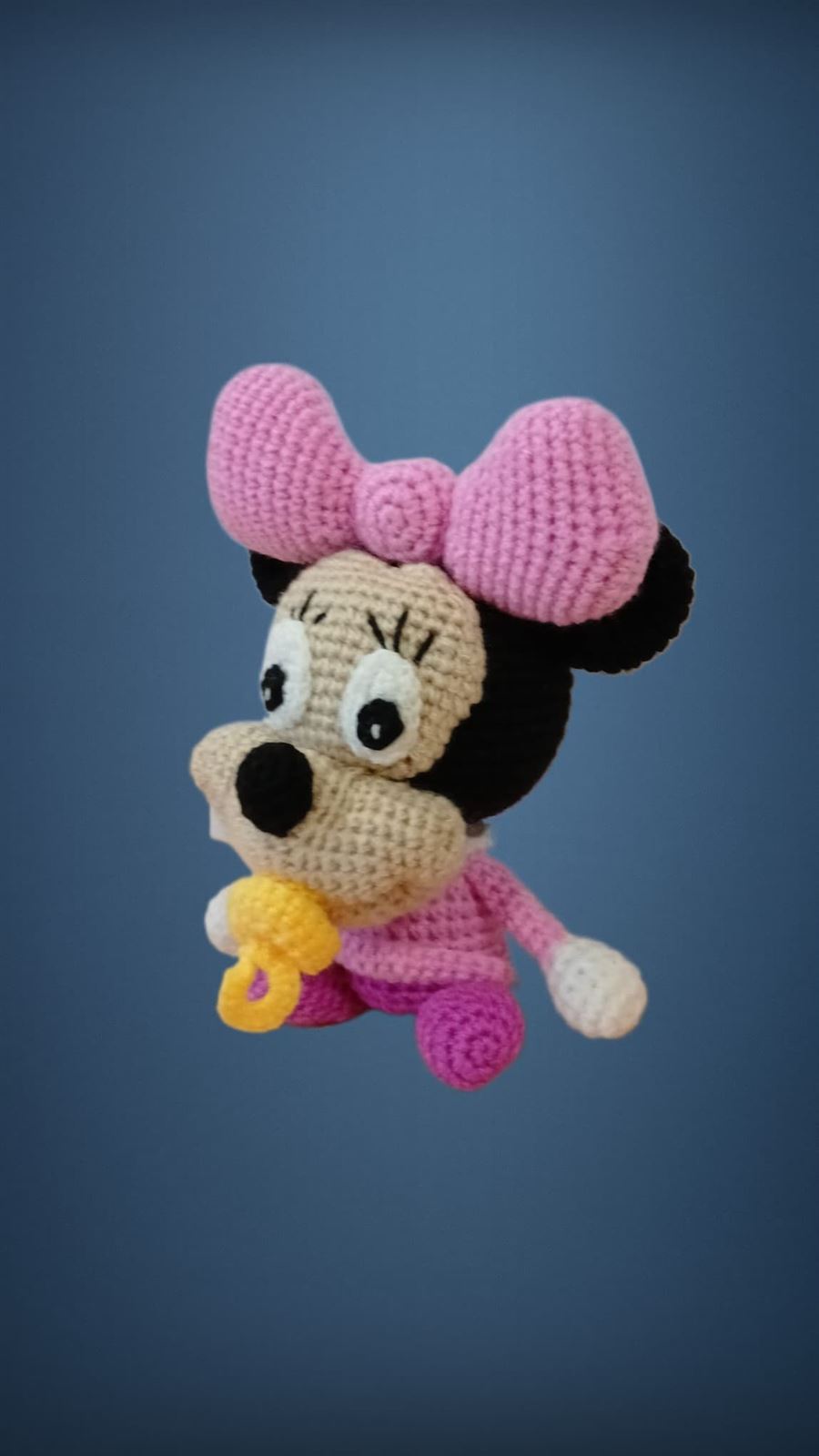 Peluche minnie mouse con chupete hecho a mano a ganchillo (amigurumi). - Imagen 2