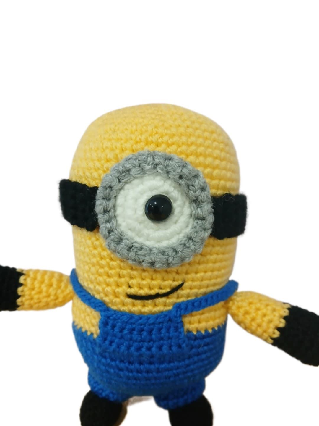 Peluche minnion gru mi villano favorito hecho a mano a ganchillo (amigurumi). - Imagen 4