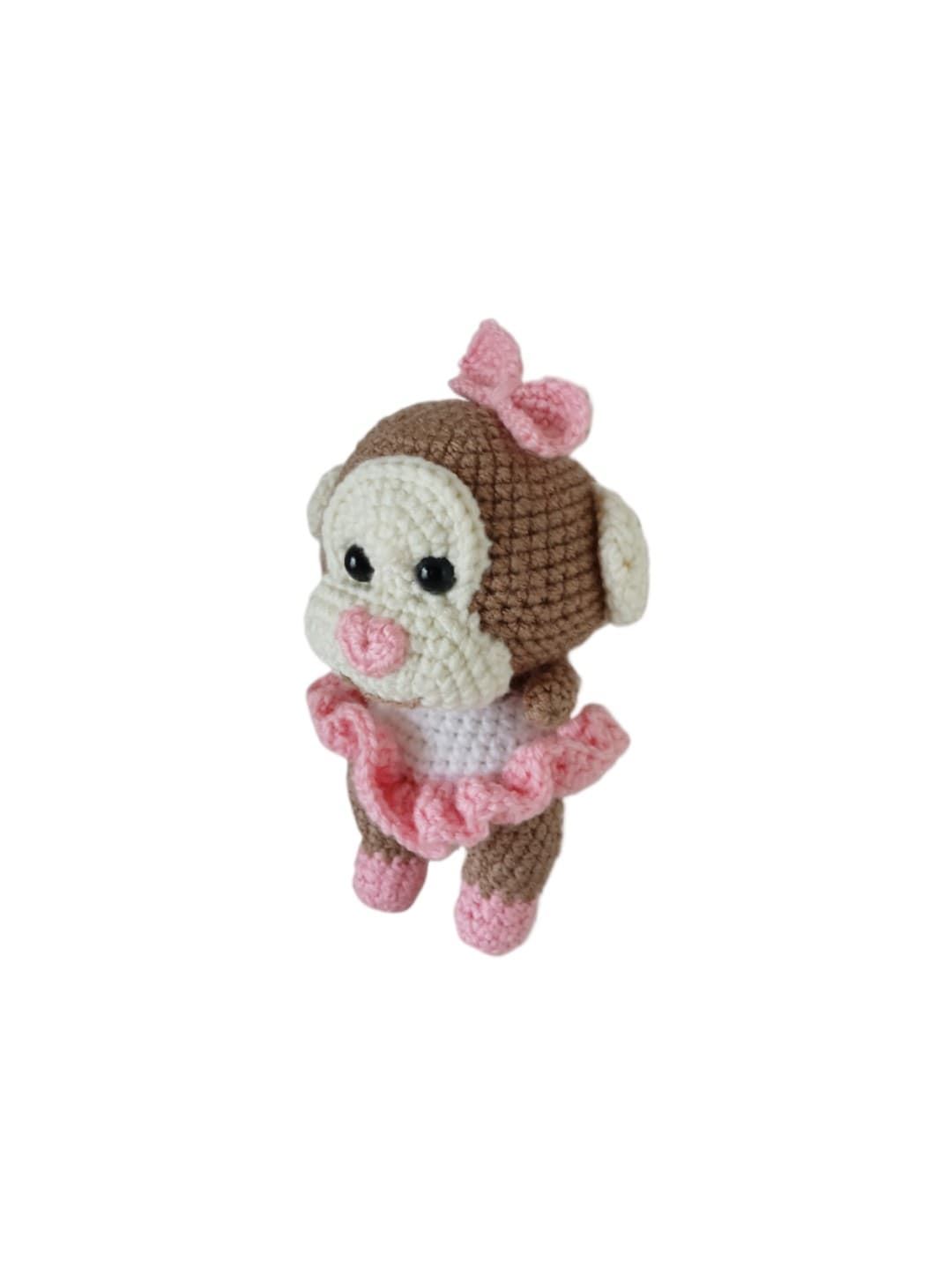 Peluche mono mona con vestido hecho a mano a ganchillo (amigurumi). - Imagen 2