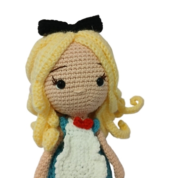 Peluche muñeca Alicia en el País de la maravillas princesa disney hecha a mano a ganchillo (amigurumi). - Imagen 2