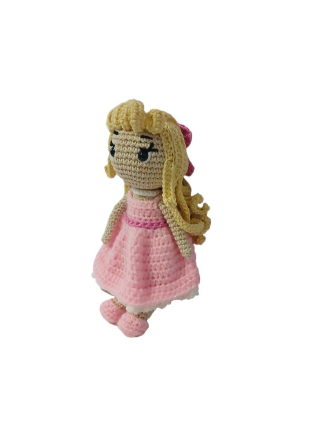 Peluche muñeca Barbie hecha a mano a ganchillo (amigurumi). - Imagen 2