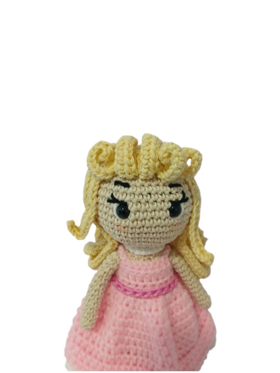 Peluche muñeca Barbie hecha a mano a ganchillo (amigurumi). - Imagen 4