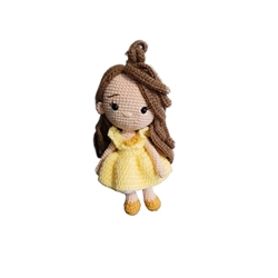 Peluche muñeca Bella princesa Disney hecha a mano a ganchillo (amigurumi). - Imagen 1