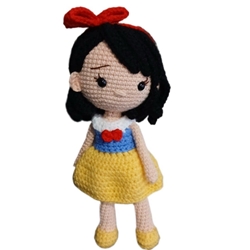 Peluche muñeca Blancanieves princesa Disney hecha a mano a ganchillo (amigurumi). - Imagen 1