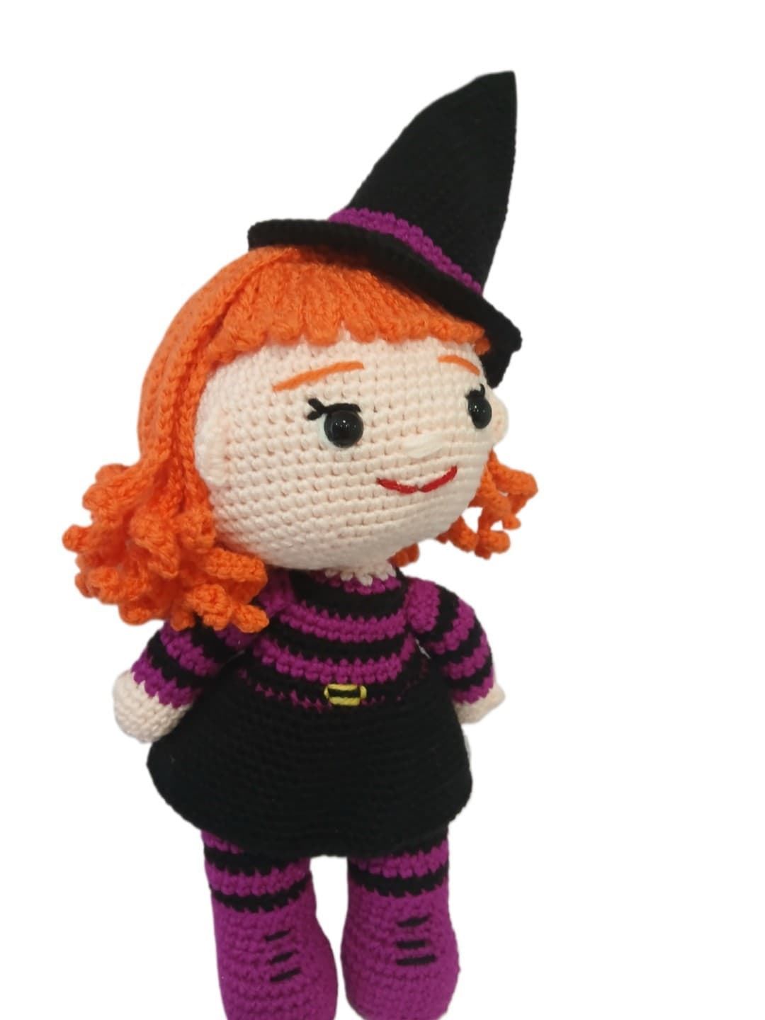 Peluche muñeca bruja hecho a mano a ganchillo (amigurumi). - Imagen 3