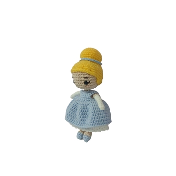 Peluche muñeca Cenicienta princesa Disney hecha a mano a ganchillo (amigurumi). - Imagen 2