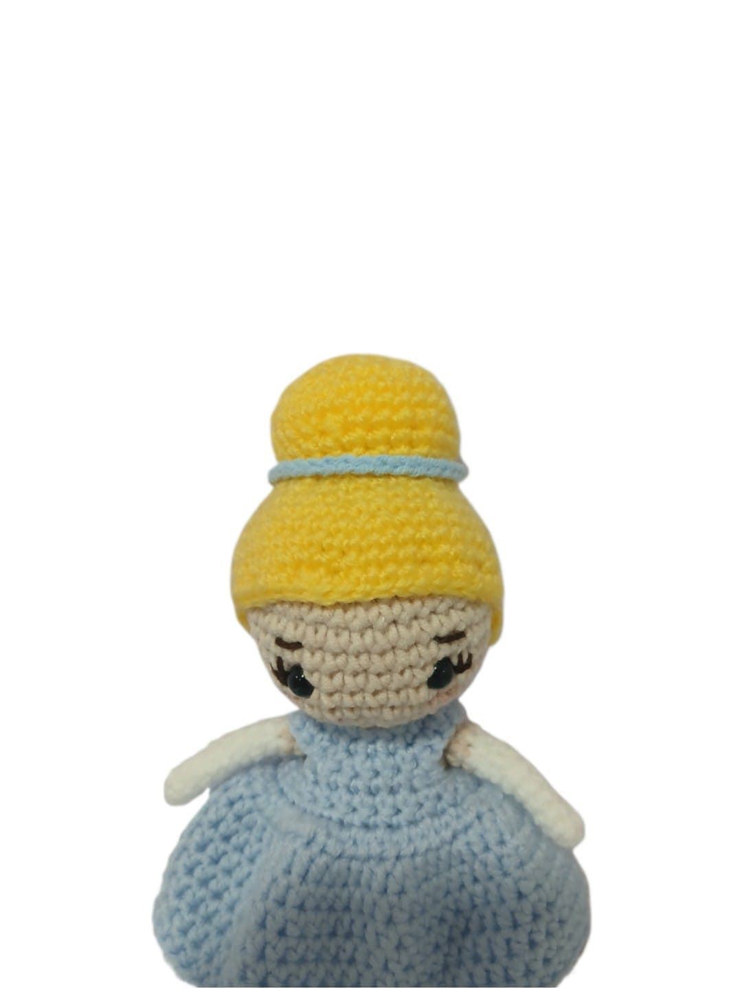 Peluche muñeca Cenicienta princesa Disney hecha a mano a ganchillo (amigurumi). - Imagen 4