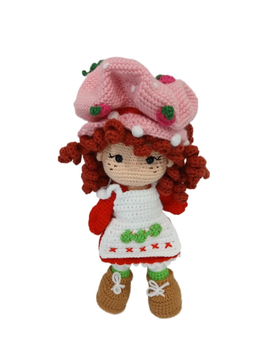 Peluche muñeca fresita hecho a mano a ganchillo (amigurumi). - Imagen 1