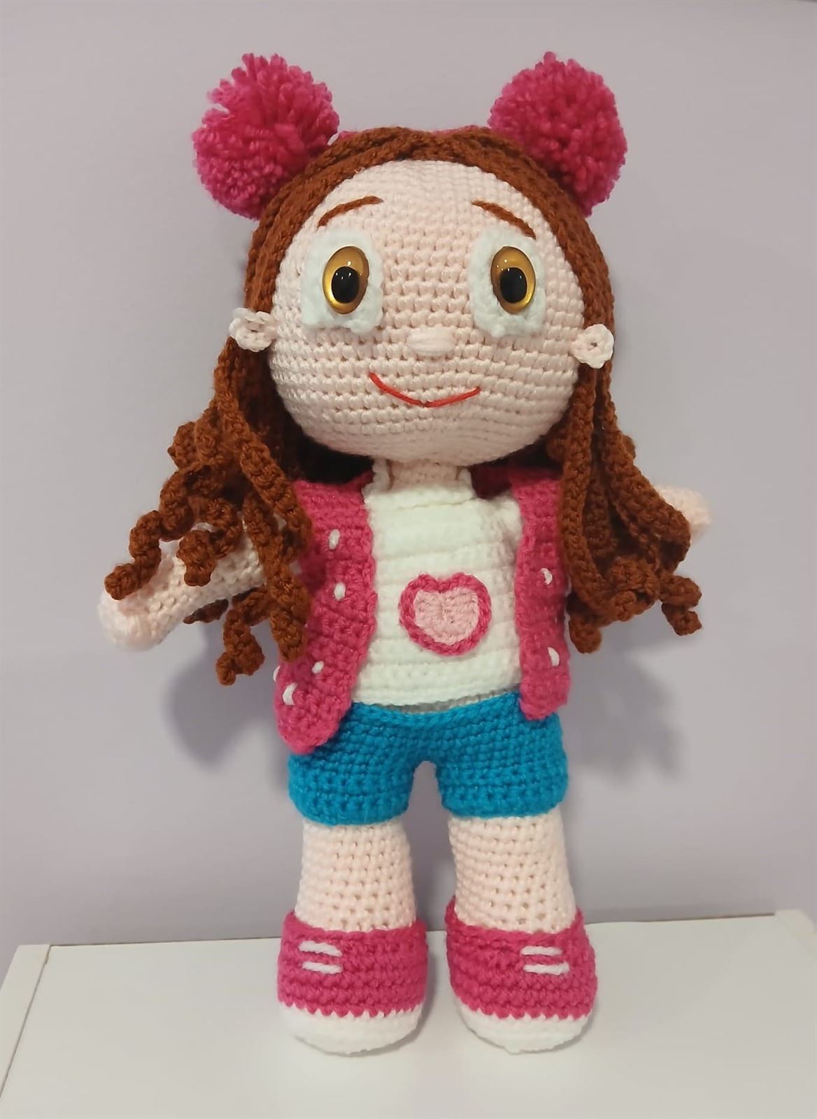 Peluche muñeca María Clara hecha a mano a ganchillo (amigurumi). - Imagen 1